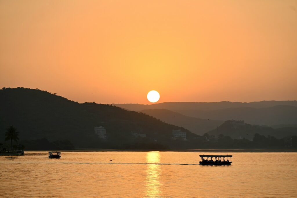 lake in udaipur